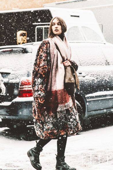 一件大褸不暖?那就穿兩件啊! | ELLE.com.hk